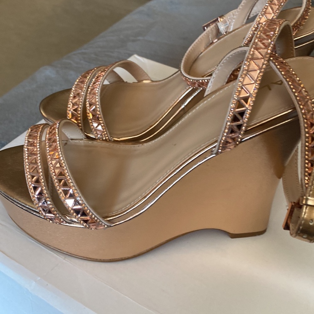 Sandals - Picture 2 of 7
